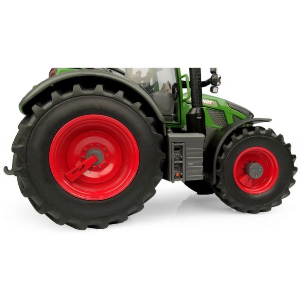 Universal Hobbies Fendt 620 Vario 1/32 scale tractor with front loader