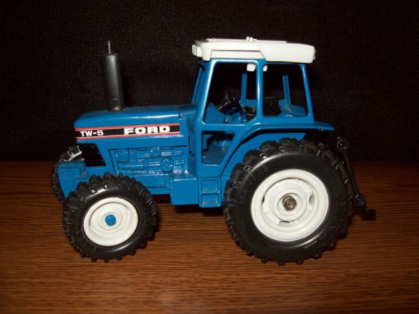 ERT882 - FORD TW-5 - 1