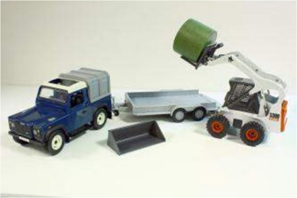 BRI42919 - LAND ROVER Avec plateau et BOBCAT S300 Avec godet et fourches à palettes Ech:1/16 - 1