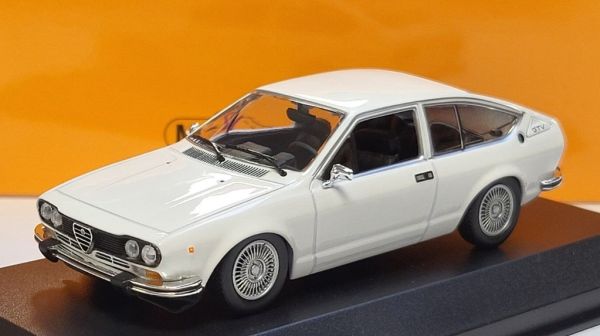 MXC940120121 - ALFA ROMEO Alfetta GTV 1976 Blanc - 1