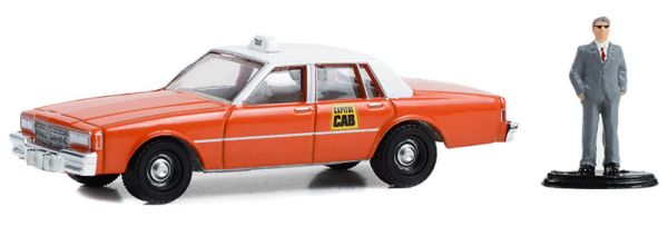 GREEN97150-B - CHEVROLET Impala Capitol cab taxi 1981 orange avec homme en costume de la série THE HOBBY SHOP sous blister - 1