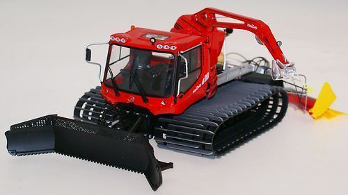 JC0410 - Dameuse PISTENBULLY 400 avec treuil Ech:1/32 - 1