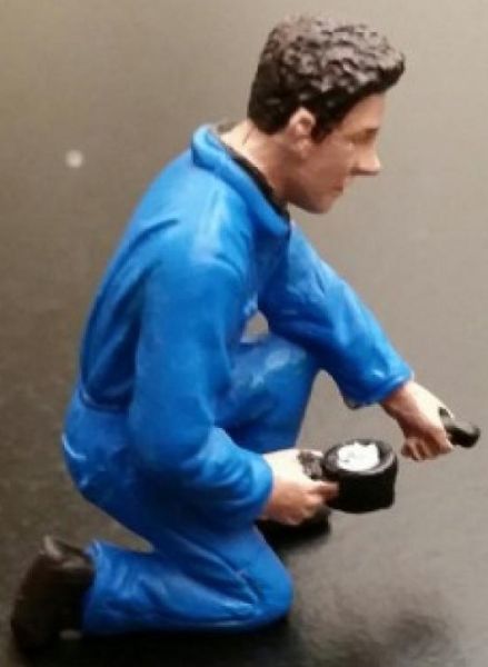 ADF32112 - Mécanicien avec manomètre - 1