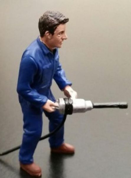 ADF32113 - Mécanicien avec clé à choc pneumatique - 1