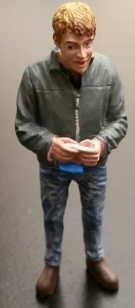 ADF32125 - Homme roulant une cigarette - 1