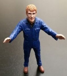 ADF32131 - Mécanicien démontant une roue - 1