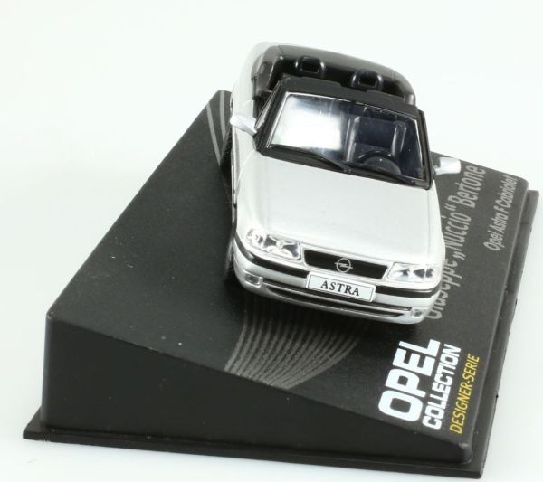 Miniature Opel Astra F Cabriolet Bertone 1/43 - Ixo Altaya Diecast - Neuf Sous Vitrine