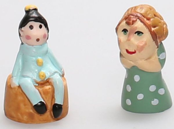 AKI0257 - 2 statuettes miniatures pour maison de poupée dimension 2 x 1 cm - 1