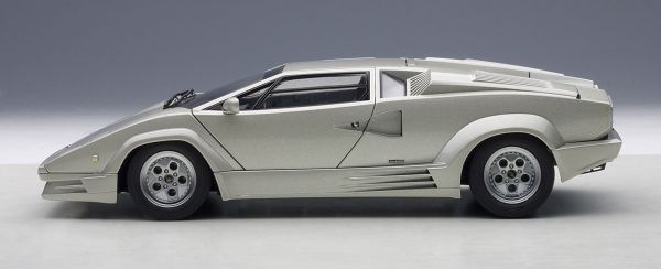 AUT74536 - LAMBORGHINI Countach (25 éme Anniversaire) Argent Ech:1/18 - 1