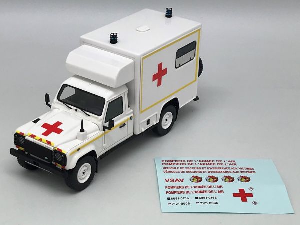 ALARME0056 - LAND ROVER 130 Ambulance militaire de l'armée de terre Blanc – Limitée à 200 ex. - 1