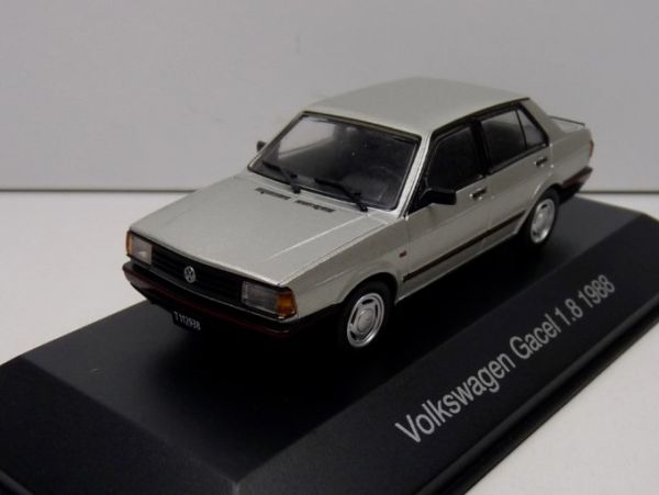 MAGARGAQV25 - VOLKSWAGEN Gacel 1.8 1988 Grise métallique avec fascicule - 1