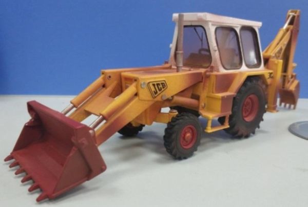 BRI43280 - Tractopelle JCB 3C Mark III version Vieilli - 1