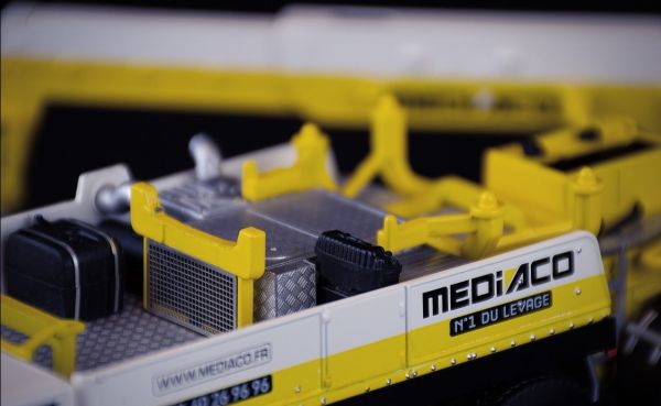 Miniature Grue mobile DEMAG AC 700-9 MEDIACO IMC MODELS IMC32-0138