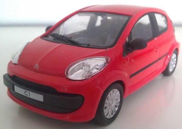 CAR813048F - CITROEN C1 rouge - 1