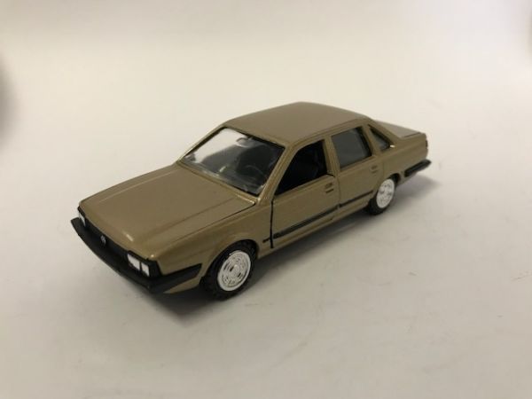 CON1015 - VOLKSWAGEN SANTANA GL - 1