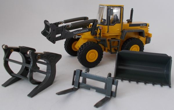 CON2434 - Chargeur sur pneus KOMATSU WA 270 PT avec accessoires - 1