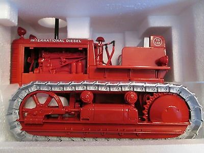 CUST740 - INTERNATIONAL TD-14A sur Chenilles Ech:1/16 - 1