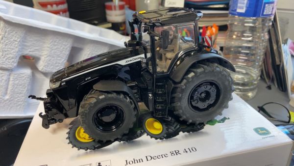 CW0193 - JOHN DEERE 8R 410 – Noir - 1