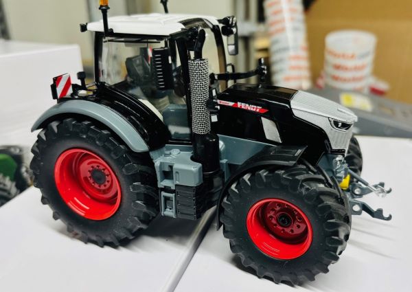 CW0289 - FENDT 728 Vario Black Beauty - 1