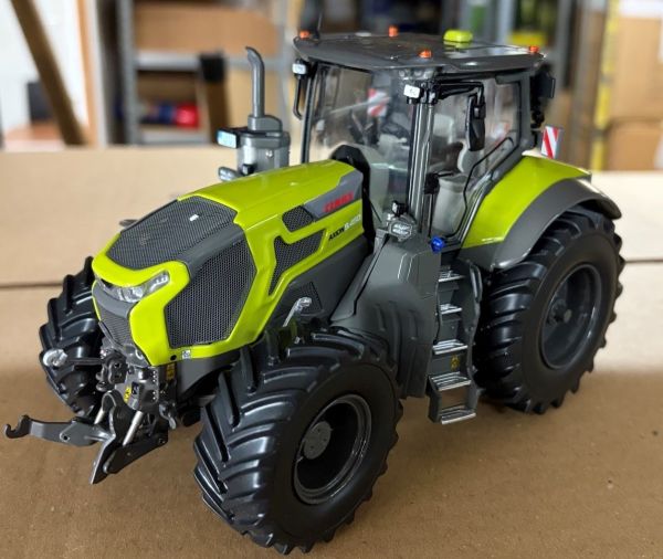 CW0311 - CLAAS Axion 9.450 - Night Edition - 1