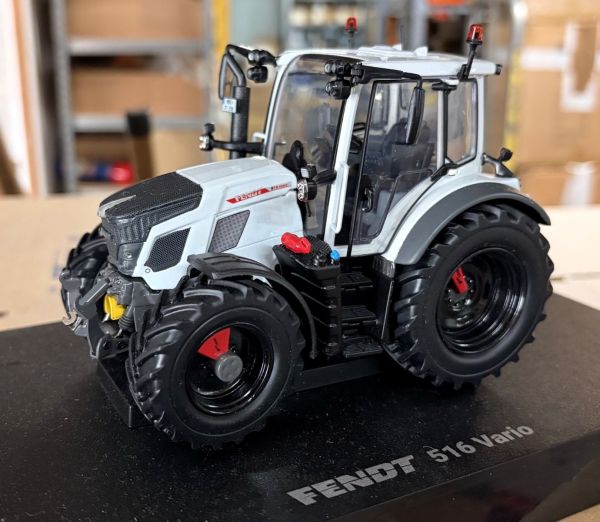 CW0316 - FENDT 516 Vario - Blanc - 1