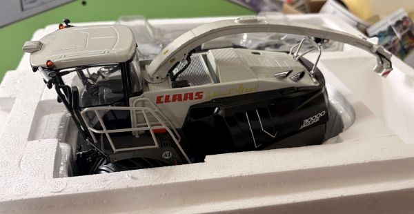 CW0325 - Ensileuse CLAAS Jaguar 990 - Black - 30000 e - 1