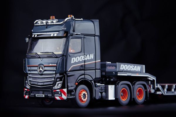 IMC99-10102 - MERCEDES-BENZ Actros GigaSpace 6x4 avec porte engins 3 essieux DOOSAN - 1
