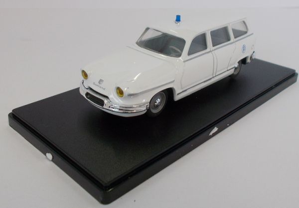 ELI101637 - PANHARD PL 17 break ambulance blanche - 1