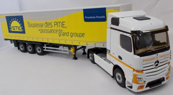 CAMION MINIATURE MERCEDES-BENZ Actros Semi- Remorque Grand Prix