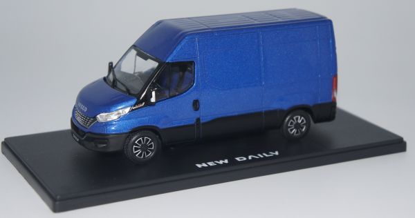 ELI116460 - IVECO Daily My 2019 bleu - 1
