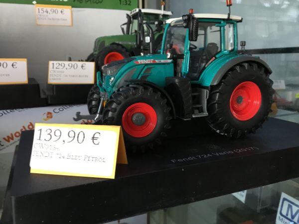 CW0134 - FENDT 724 Bleu Pétrol - 1