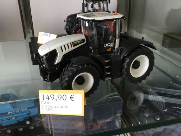 CW0128 - JCB Fastrac 8330 BLANC - 1