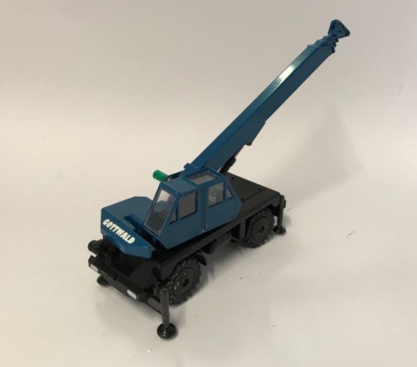 échelle1/50,... Grue tout terrain GOTTWALD noire et bleue,CON2074/18 OCCASION 