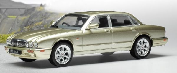 IXOCLC346N - JAGUAR XJ8 1998 beige métallisée - 1