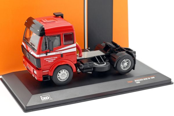IXOTR058 - MERCEDES BENZ SK 1948 4x2 1980 rouge chassis noir transports Richterich Gmbh Bautransporte Berlin - 1