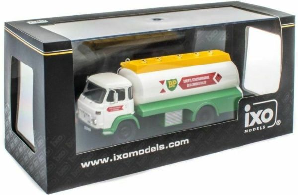 Camion-citernes miniatures blancs 1:43