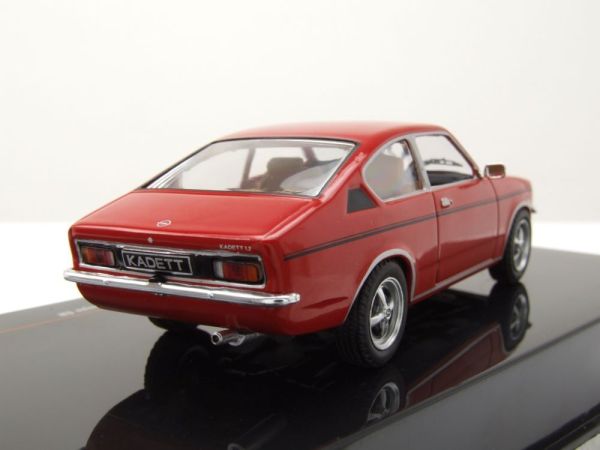Maquette Voiture Opel Kadett C Coupé 1975 Rouge échelle 1:18 MCG - Métal Die-cast