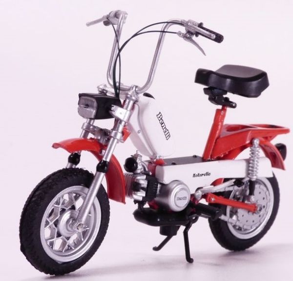 MAGMOT045 - Cyclomoteur BENELLI Motorella blanc et rouge - 1