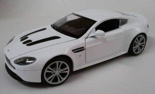 MDM51154BLANCHEASTONMARTIN - ASTON MARTIN V12 Vantage blanche - 1