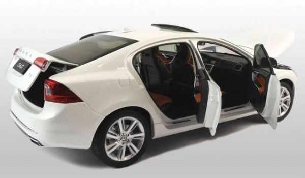 MCITY88151 - VOLVO S60 Blanche - 1