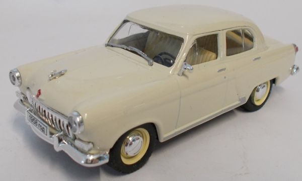 NAS101 - GAZ Volga 21 blanche - 1