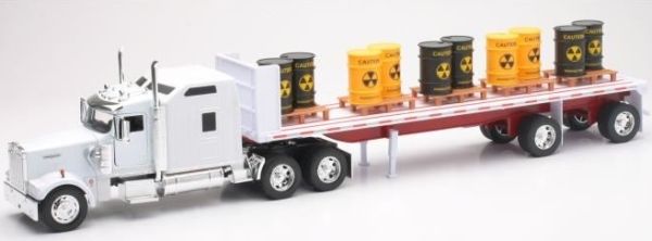 NEW10263B - KENWORTH W900 6x4 avec semi plateau 2 essieux et chargement de fûts sur palettes - 1