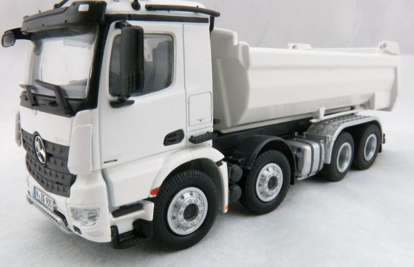 NZG905/40 - MERCEDES BENZ Arocs 8x4 benne blanc - 1