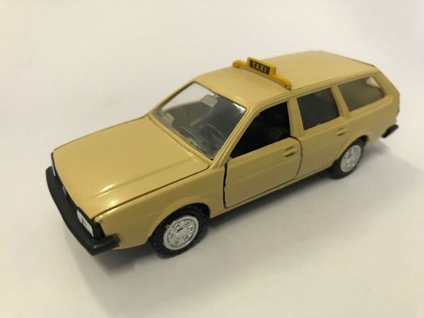 OCCON1011/06 - Occasion -  VOLKSWAGEN Passat variant GLS Taxi avec éclats de peinture - 1