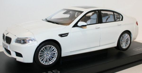 PAR97017 - BMW M5 - 1