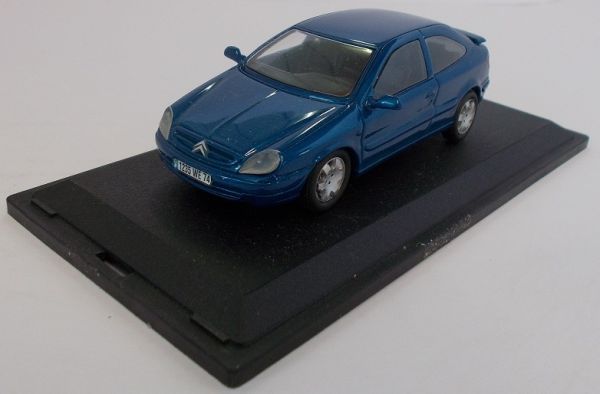 PARAD101 - CITROEN Xsara coupé bleue - 1