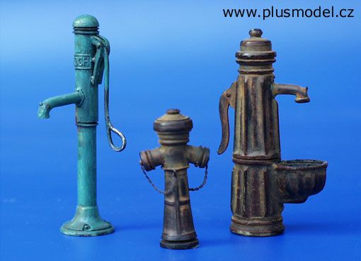 PLS054 - 2 pompes à eau et une bouche incendie miniature à assembler et à peindre pour diorama - 1