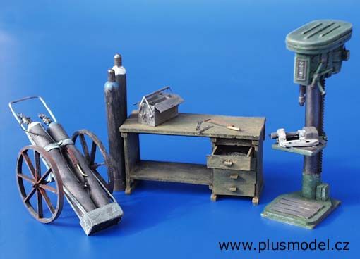 PLS094 - Accessoires d'atelier avec établi et outillages chalumeau et perçeuse à colonne miniature à assembler et à peindre - 1