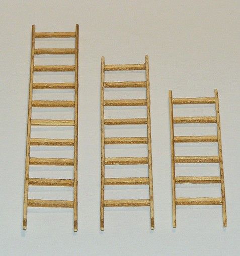 PLS401 - 3 échelles miniatures à assembler hauteurs 10, 8, et 6 cm - 1
