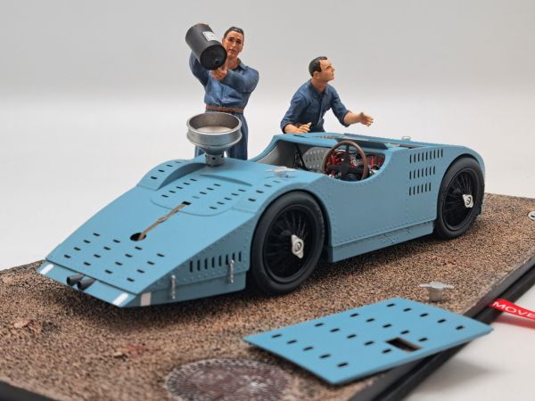 PANTHEON025 - BUGATTI Type 32 - TANK - Grand prix de l'A.C.F. Tours 1923 Capot ouvert avec 2 figurines et décalques - 1